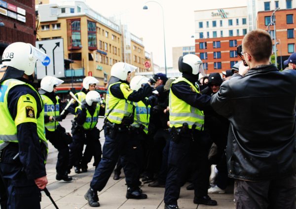 Pierwszy atak policji na nacjonalistów